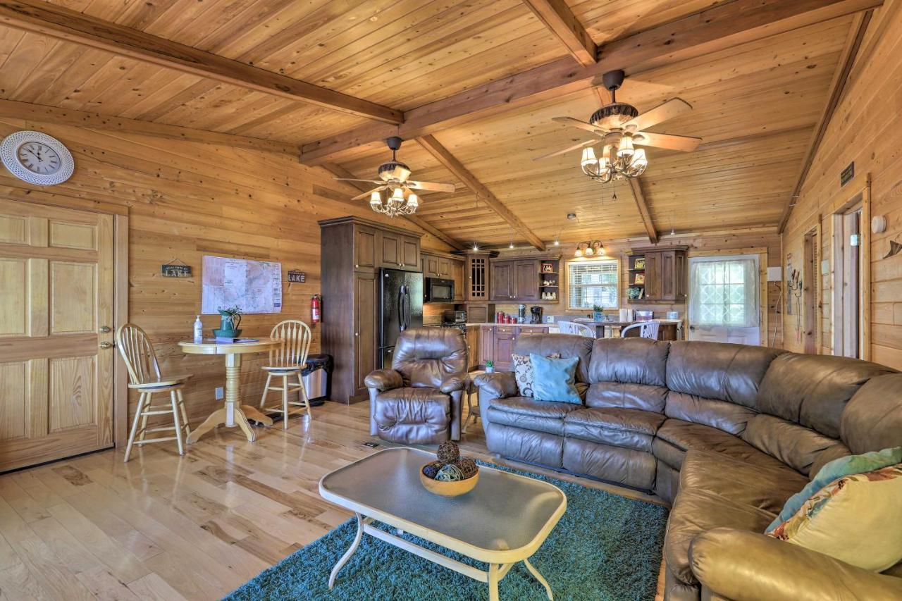 House With Dock And Slide Situated On Lake Sinclair! Sparta المظهر الخارجي الصورة