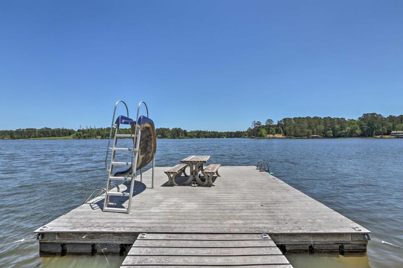 House With Dock And Slide Situated On Lake Sinclair! Sparta المظهر الخارجي الصورة