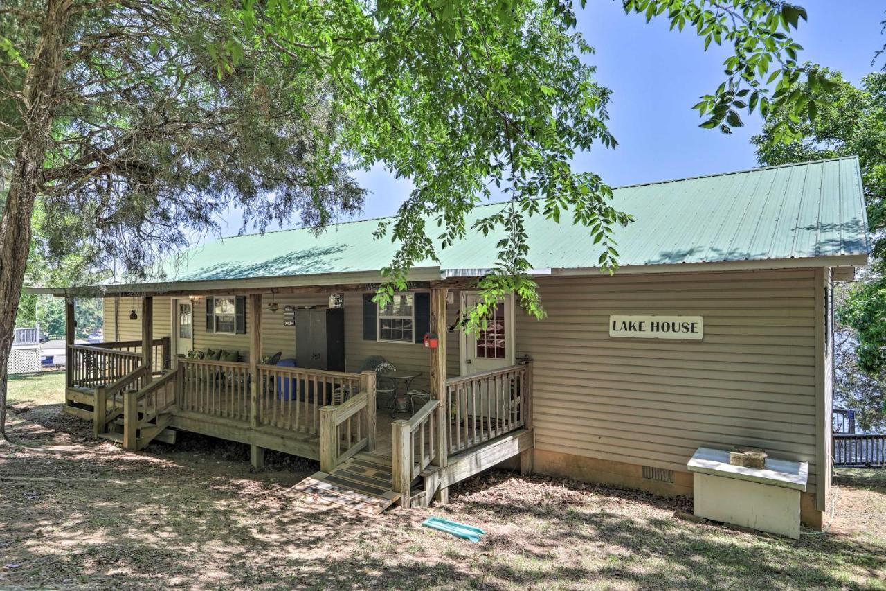 House With Dock And Slide Situated On Lake Sinclair! Sparta المظهر الخارجي الصورة