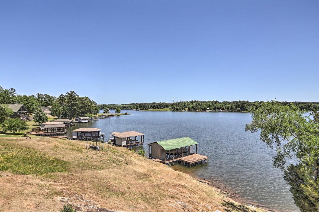 House With Dock And Slide Situated On Lake Sinclair! Sparta المظهر الخارجي الصورة